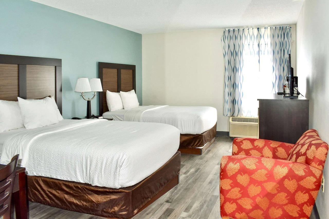 Clarion Pointe Vidalia - Lyons West Hotel Exterior photo